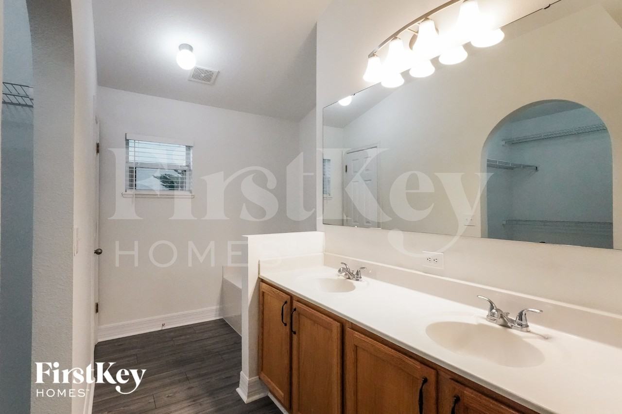 1019 Susan Dr - Photo 7 of 15