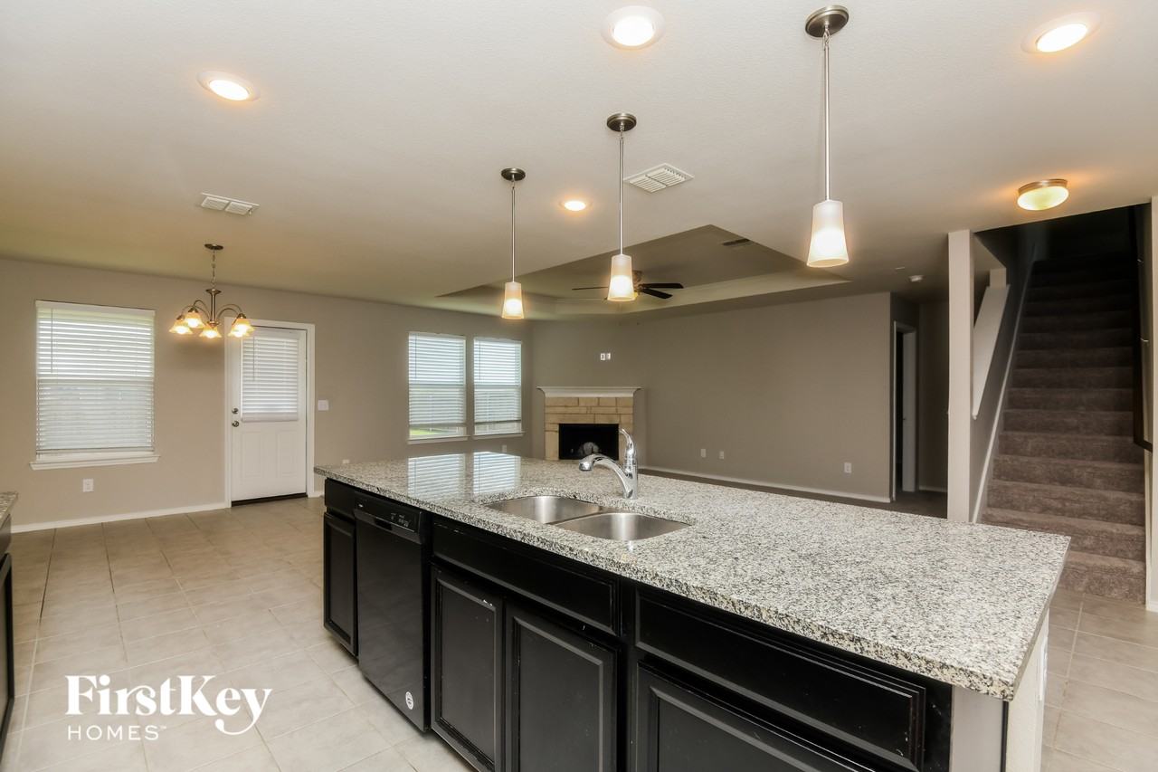 6233 Misty Breeze Dr - Photo 4 of 15