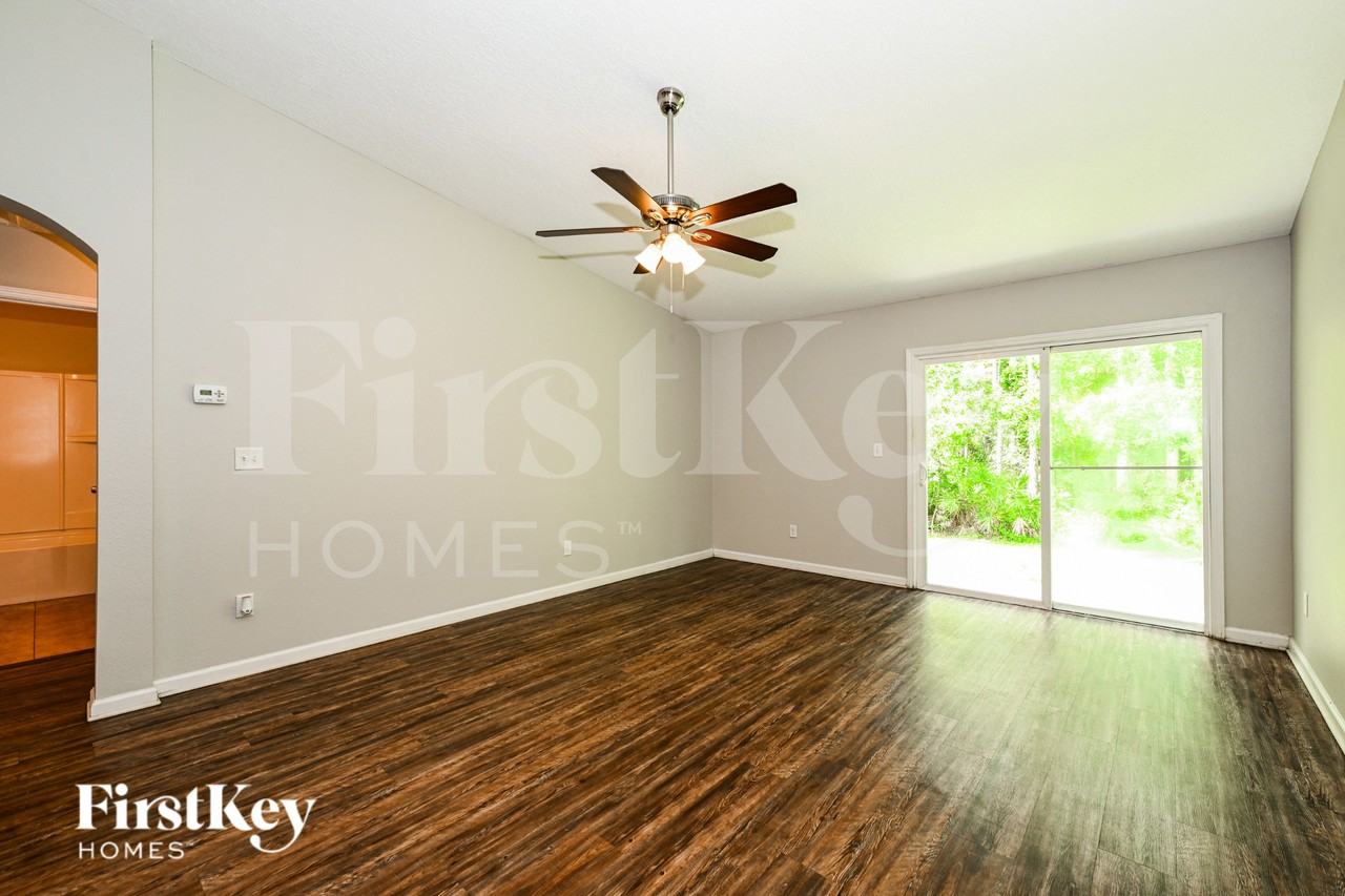 403 W New England Dr - Photo 2 of 19