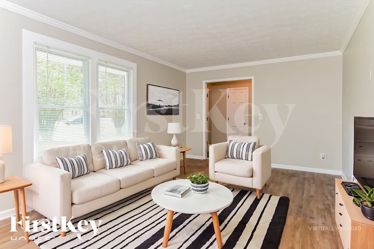 2264 Country Club Dr Se - Photo 3 of 18