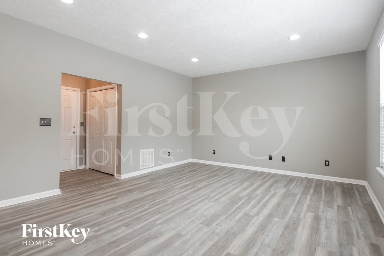 10498 Wintergreen Way - Photo 3 of 15