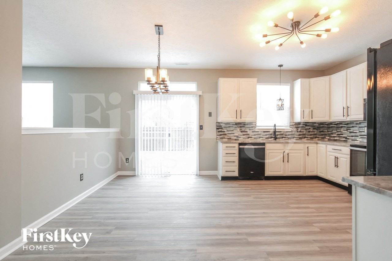 10498 Wintergreen Way - Photo 4 of 15