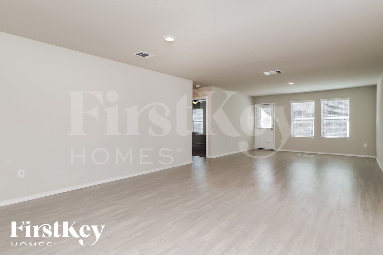 14030 Silos Mdws - Photo 3 of 16