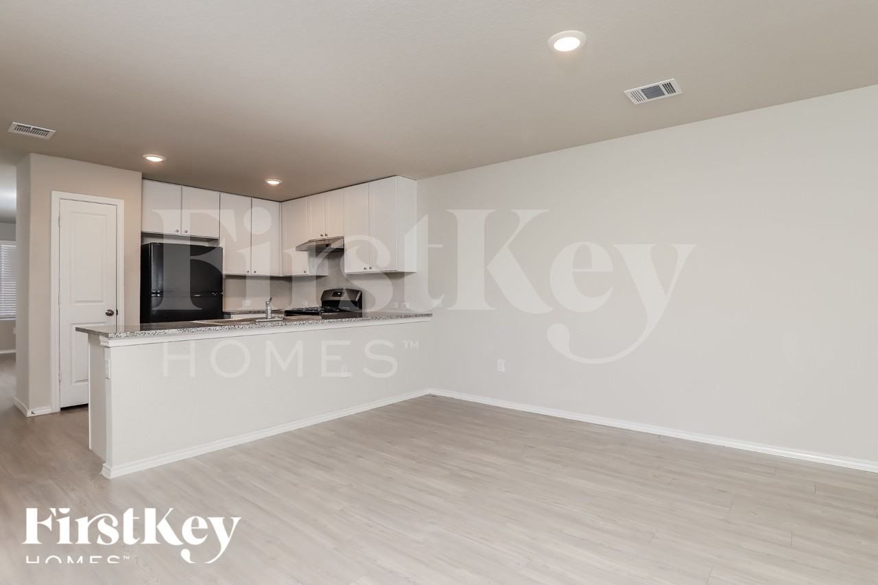 14030 Silos Mdws - Photo 5 of 16