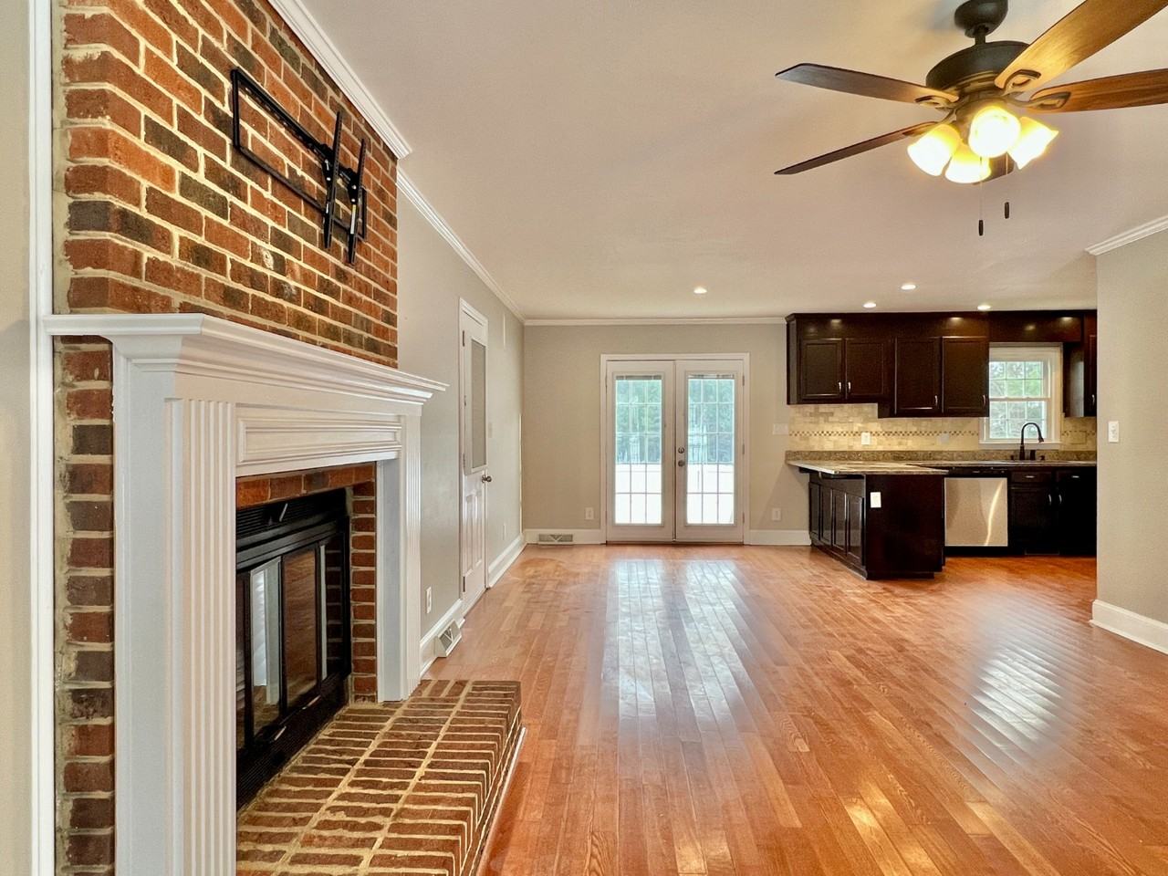 8010 Silver Maple Ln - Photo 6 of 41