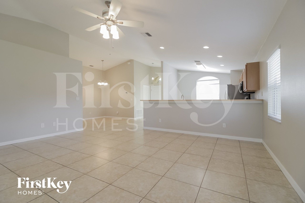 1319 Macon Dr - Photo 2 of 15