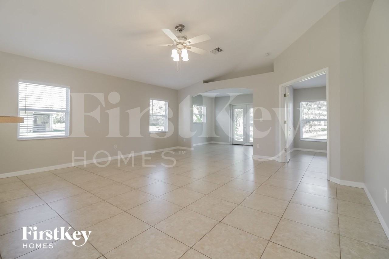 1319 Macon Dr - Photo 3 of 15