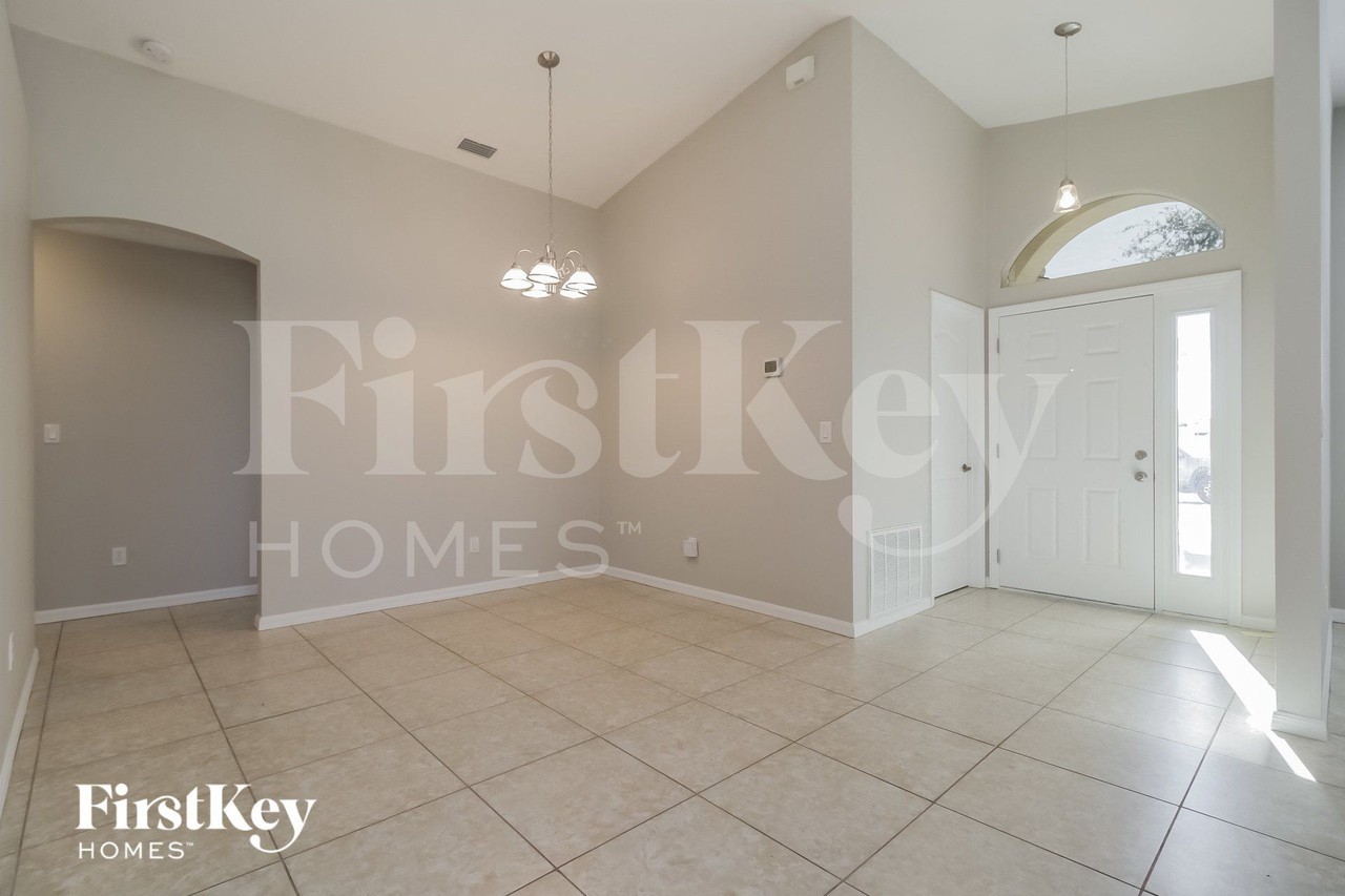 1319 Macon Dr - Photo 4 of 15