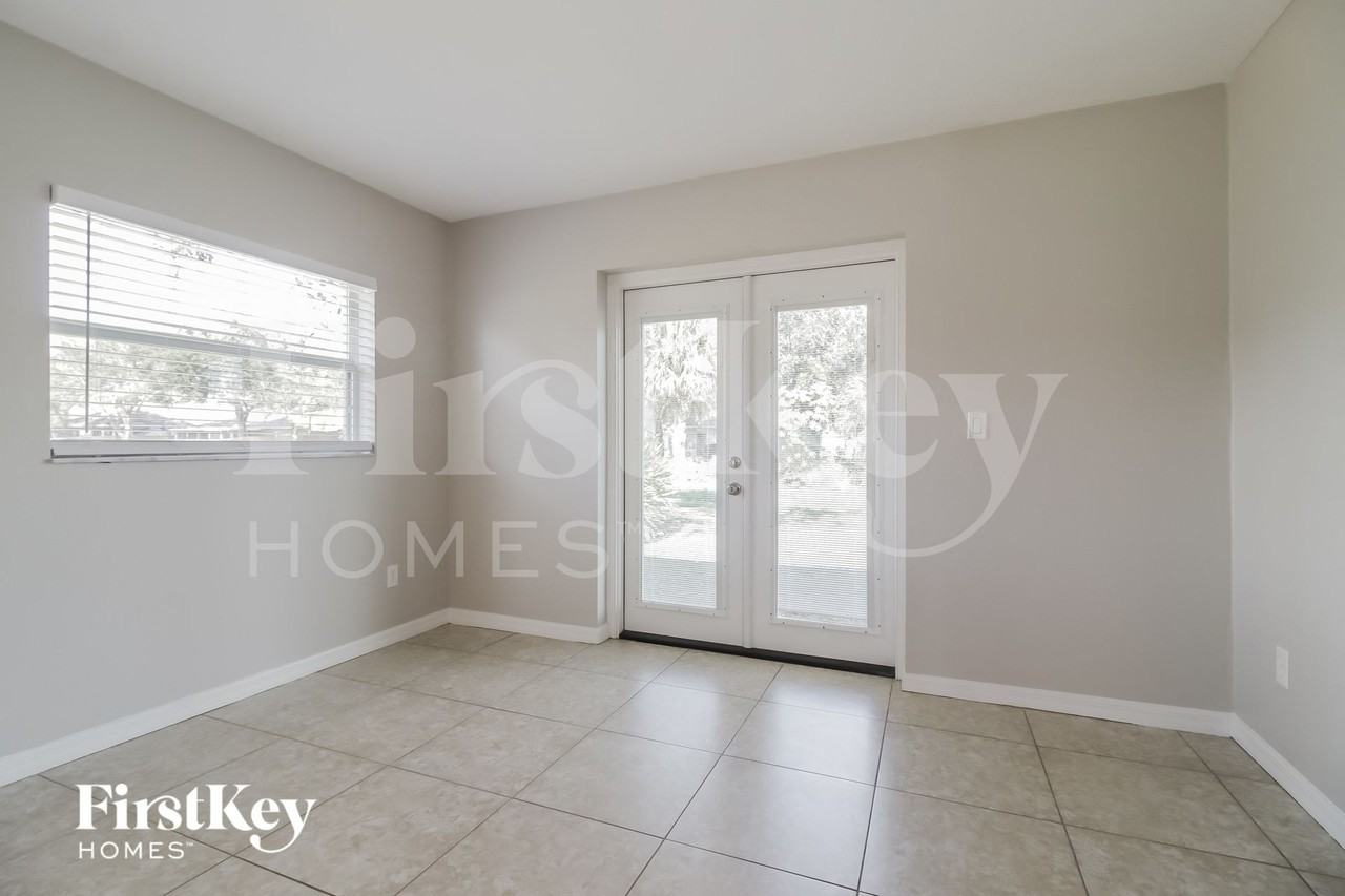 1319 Macon Dr - Photo 5 of 15