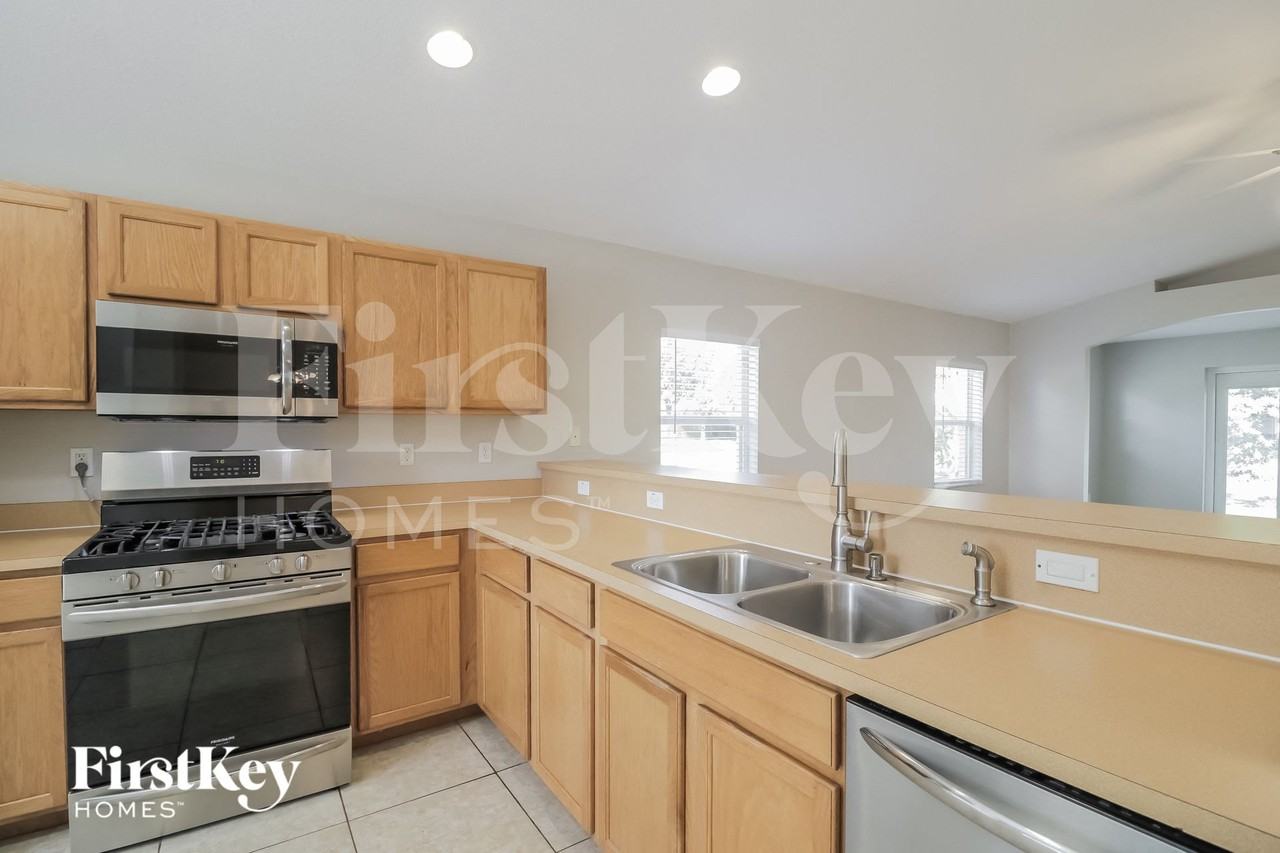 1319 Macon Dr - Photo 6 of 15