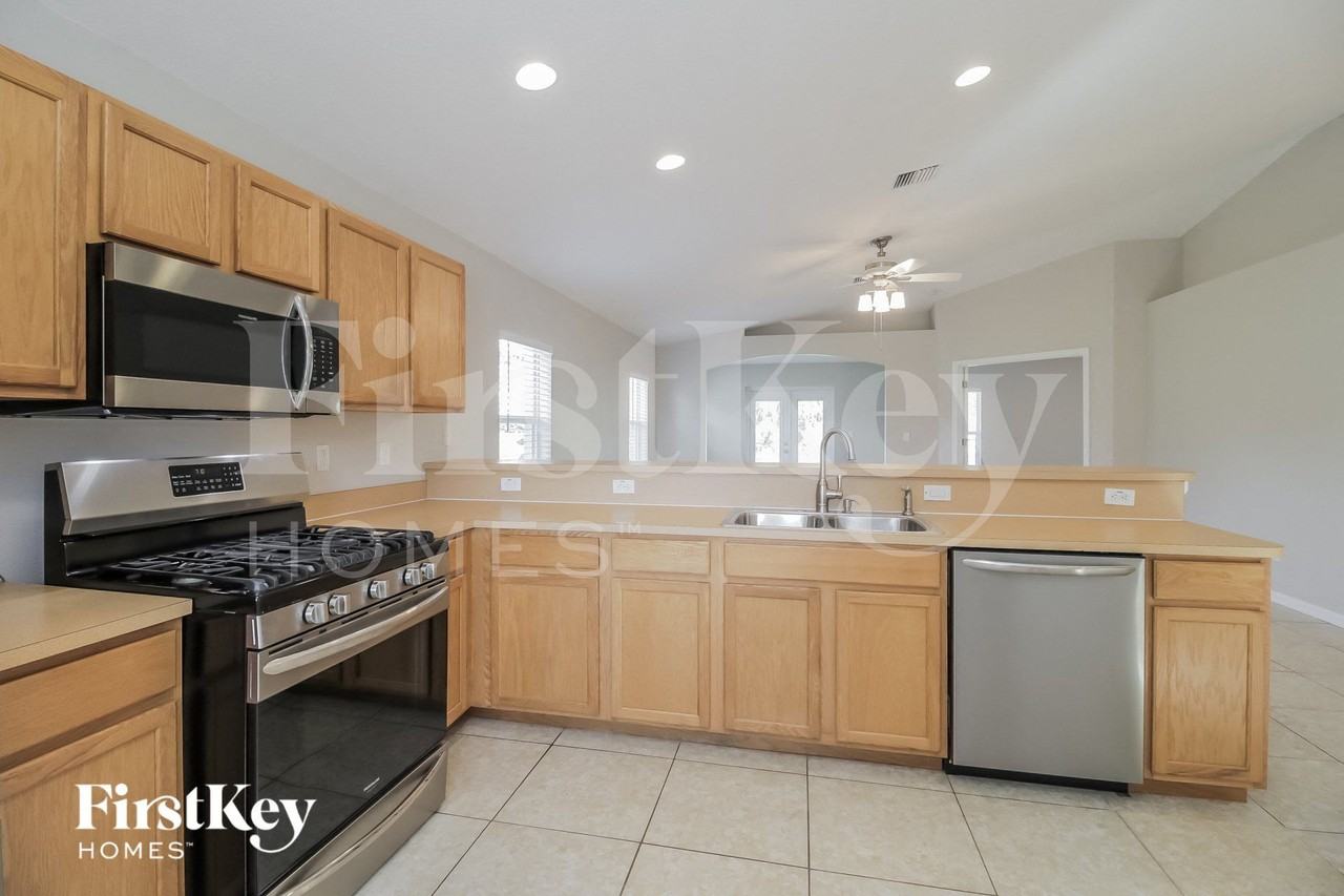 1319 Macon Dr - Photo 7 of 15