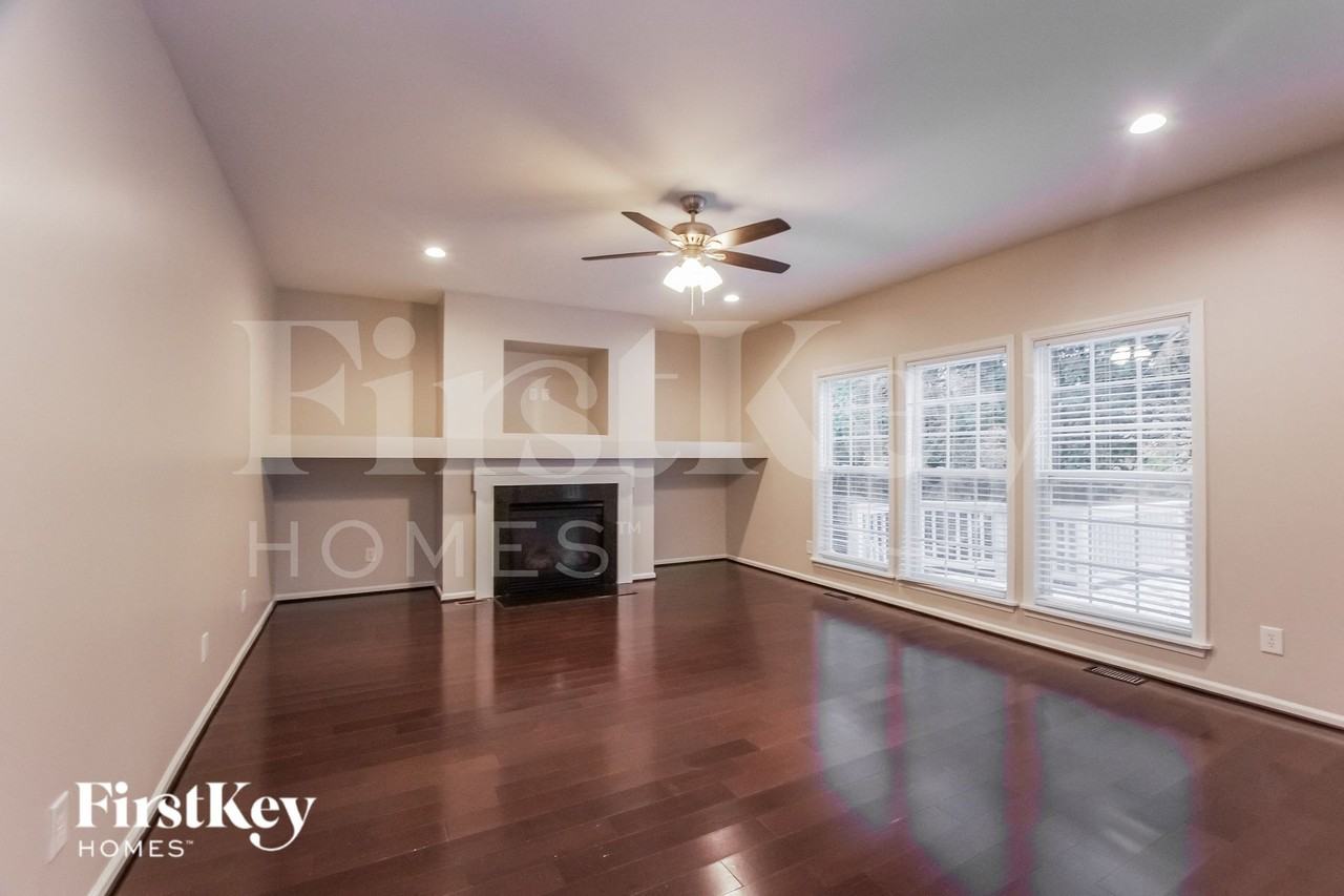 2336 Equestrian Dr - Photo 3 of 15