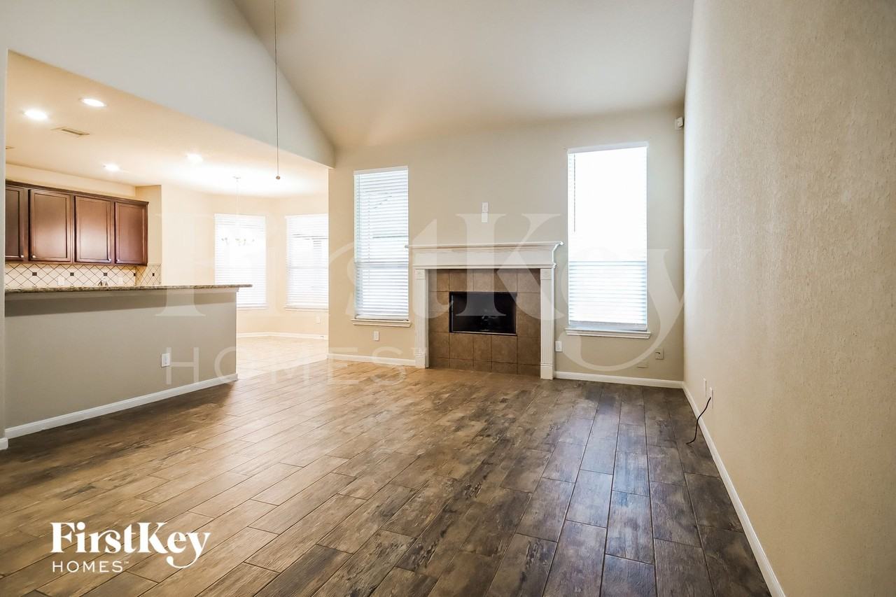 15726 W Chamfer Way - Photo 2 of 15