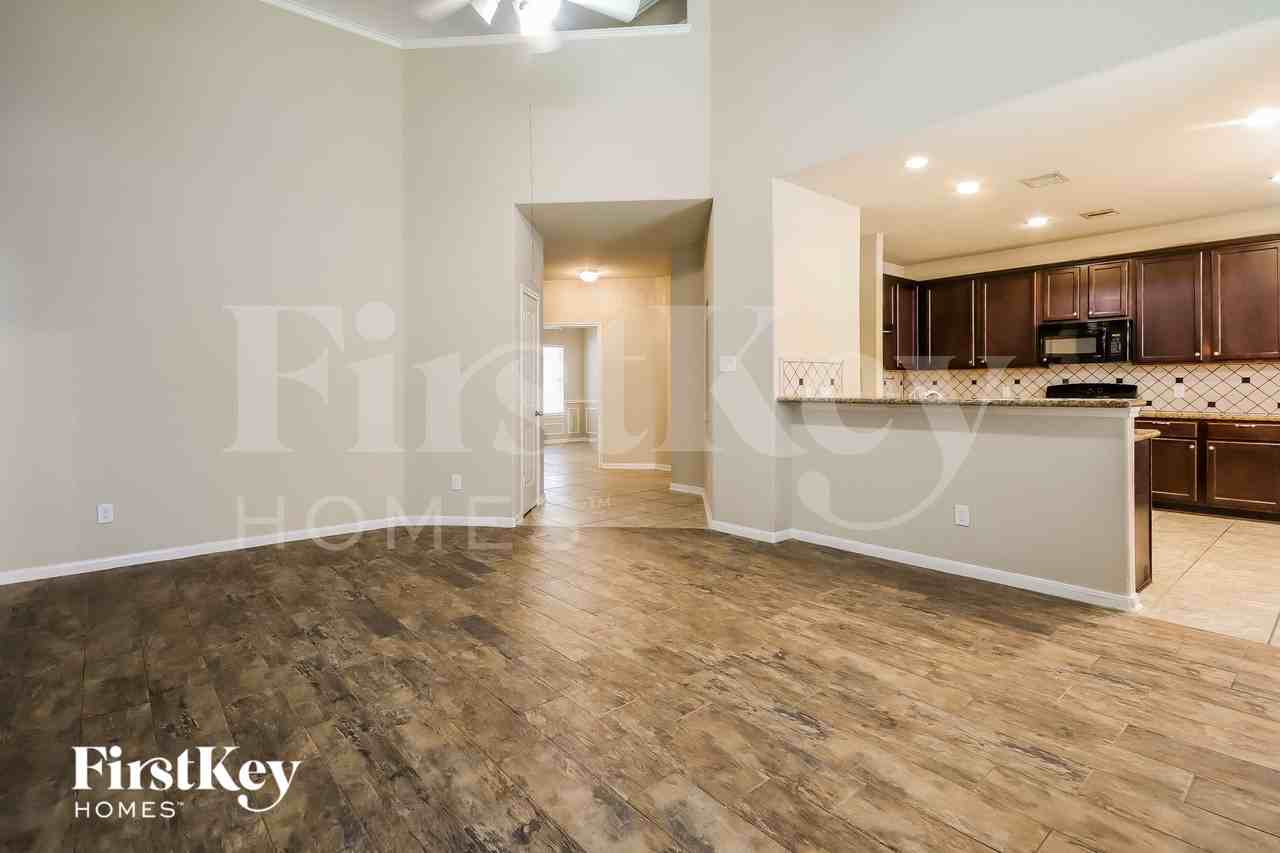 15726 W Chamfer Way - Photo 4 of 15