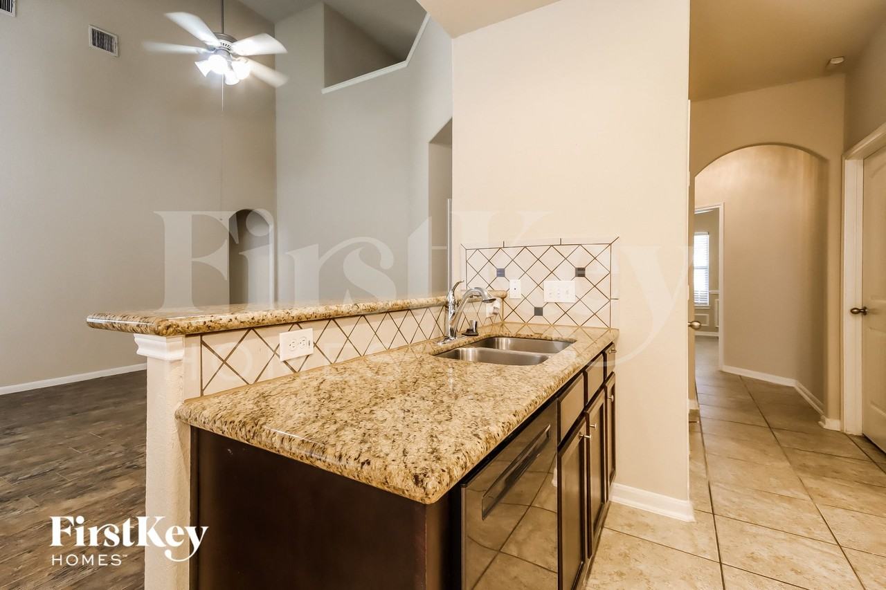 15726 W Chamfer Way - Photo 6 of 15