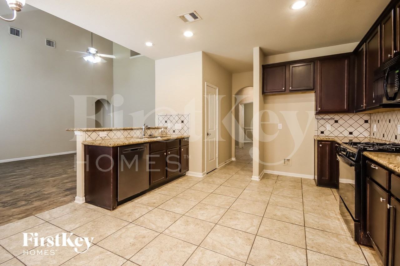 15726 W Chamfer Way - Photo 7 of 15