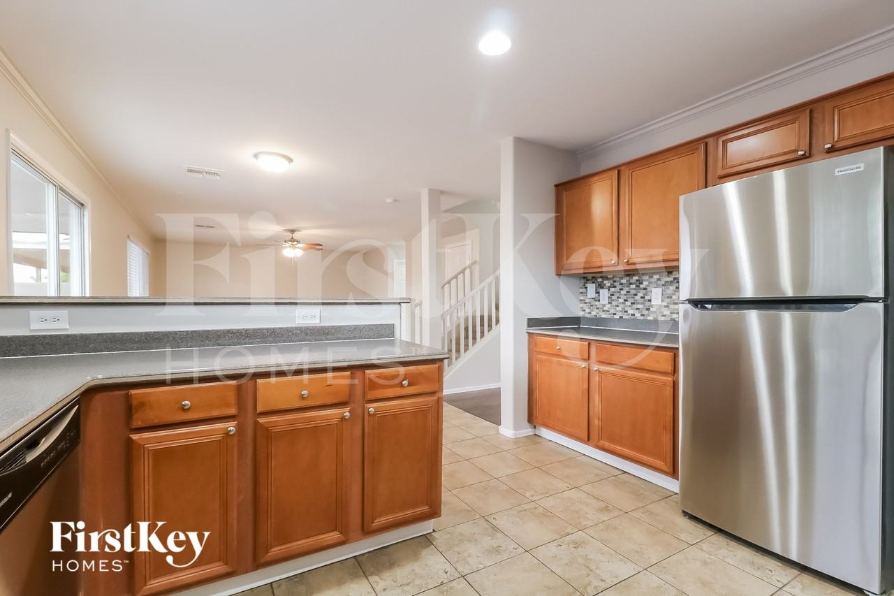 18545 W Vogel Ave - Photo 5 of 15