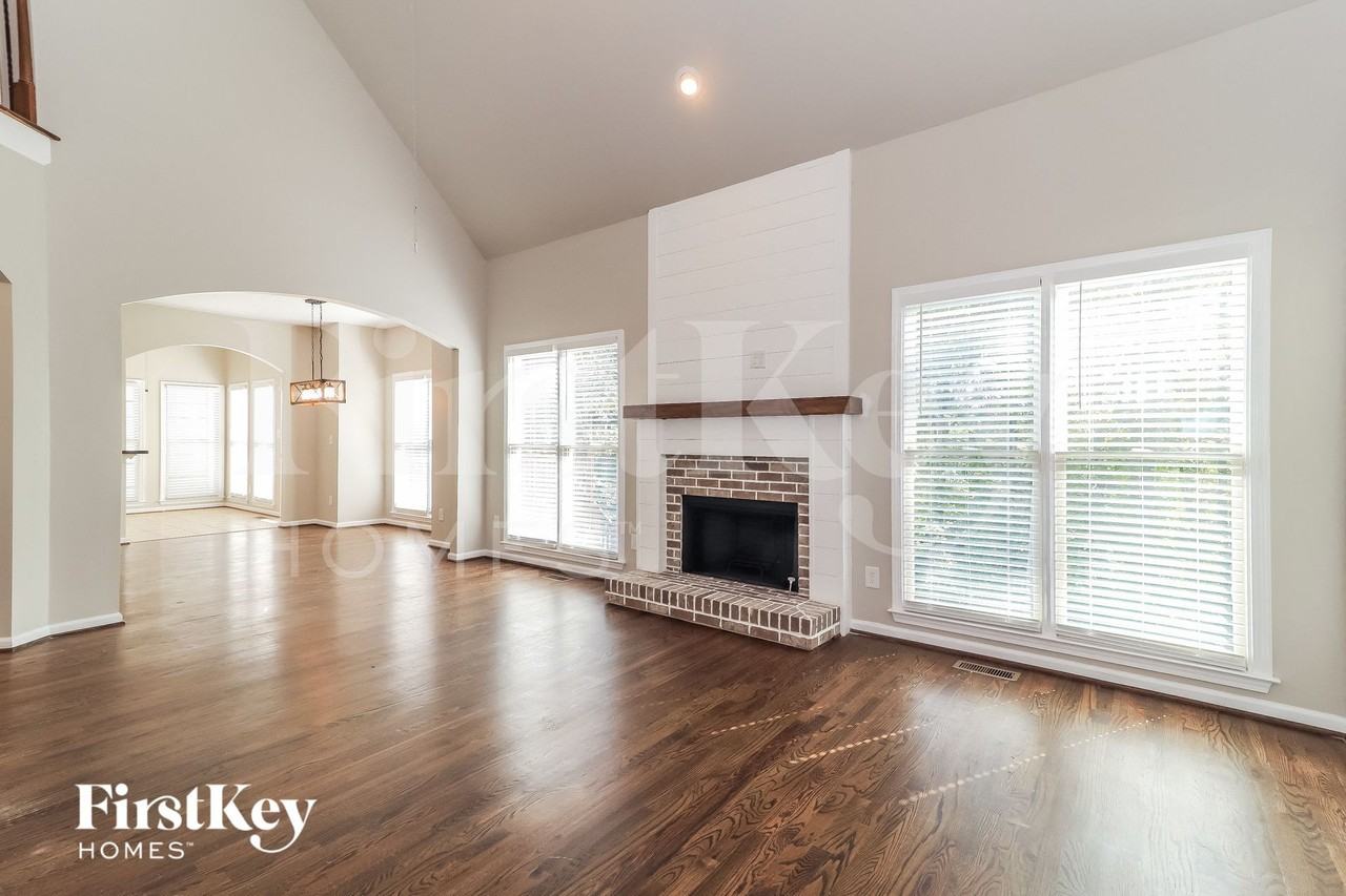 164 Pinnacle Point Ct - Photo 2 of 15