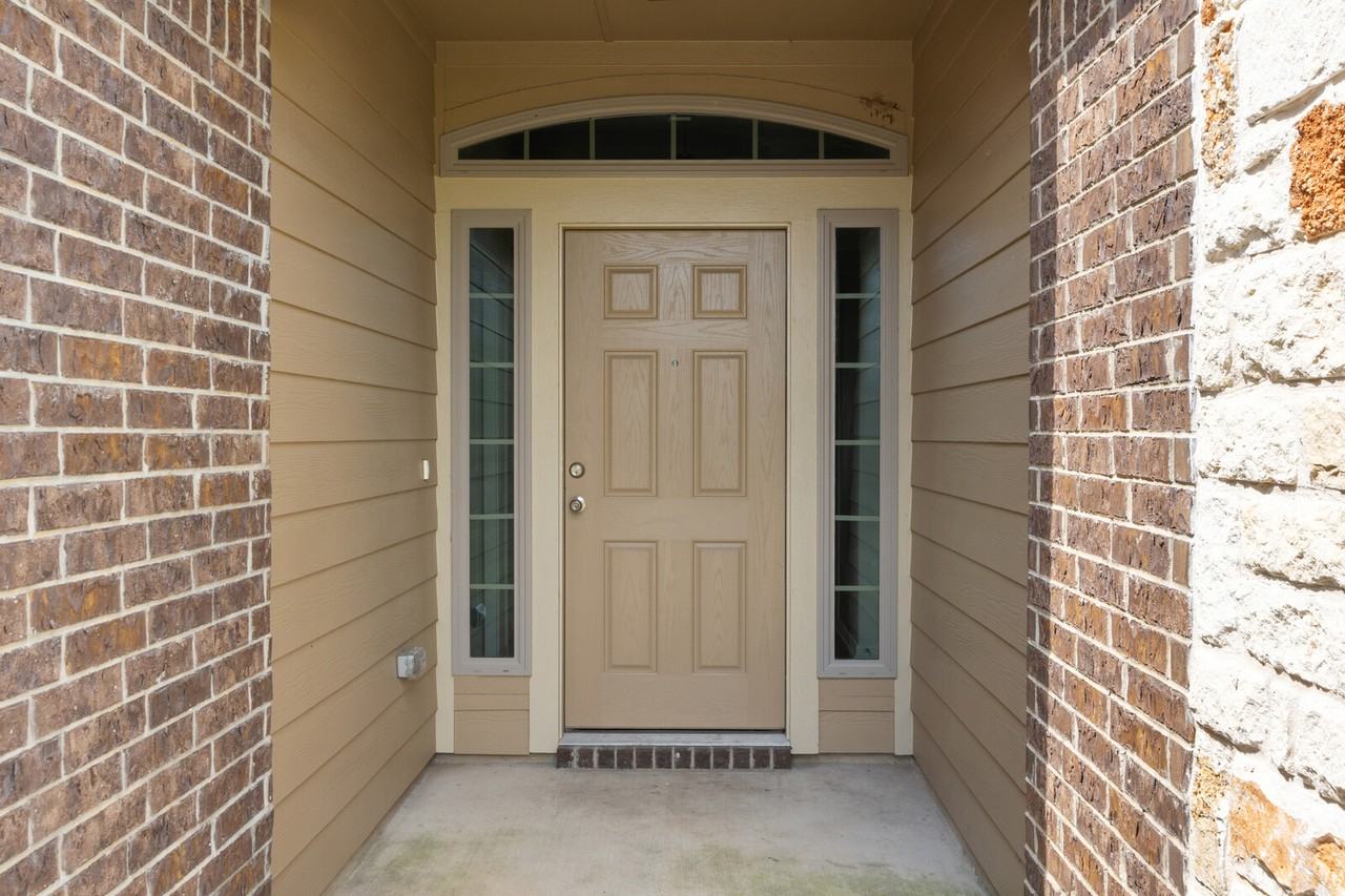 8011 Bridgepointe Dr - Photo 3 of 24