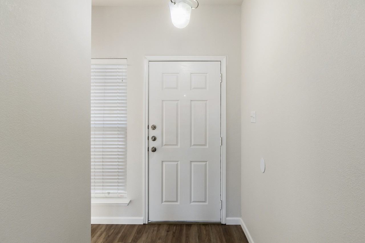 7722 Bridgepointe Dr - Photo 3 of 23