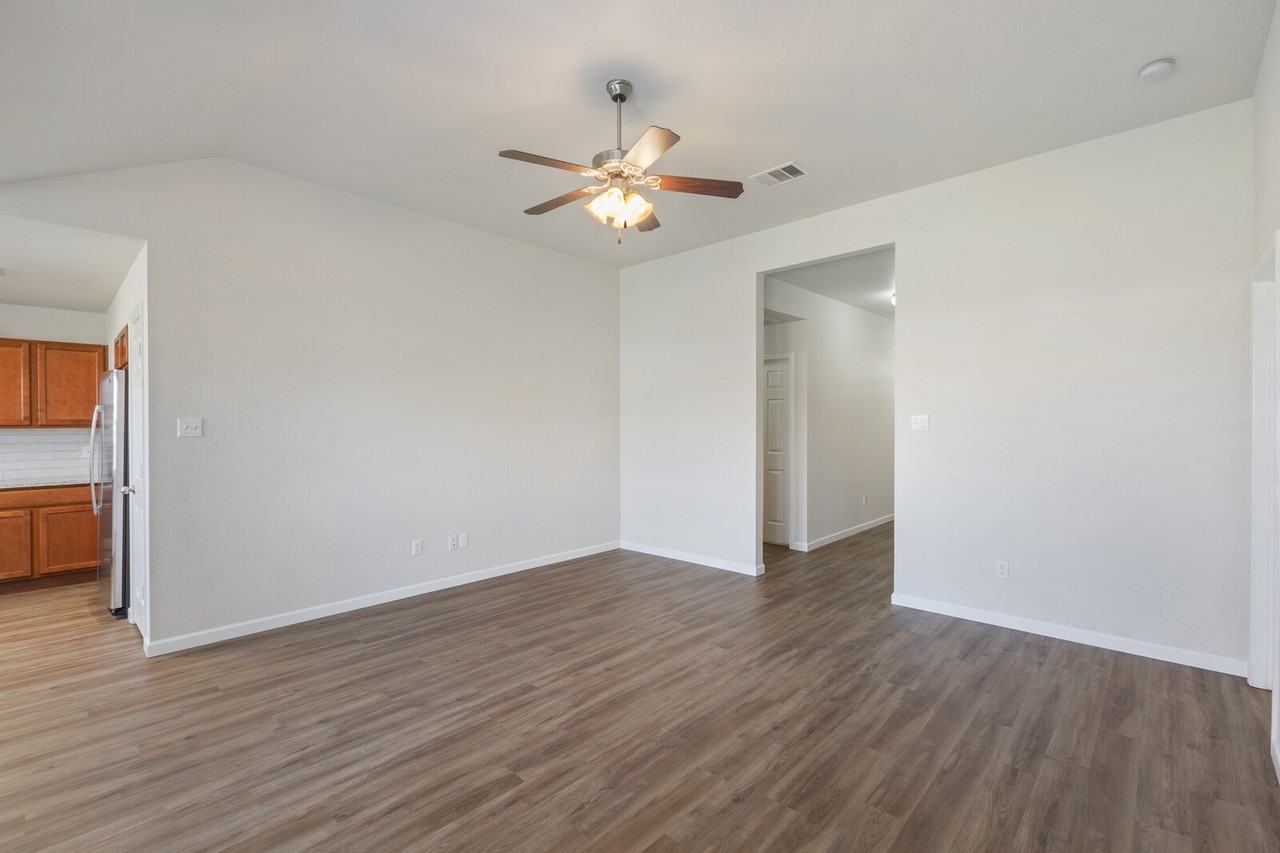 7722 Bridgepointe Dr - Photo 7 of 23