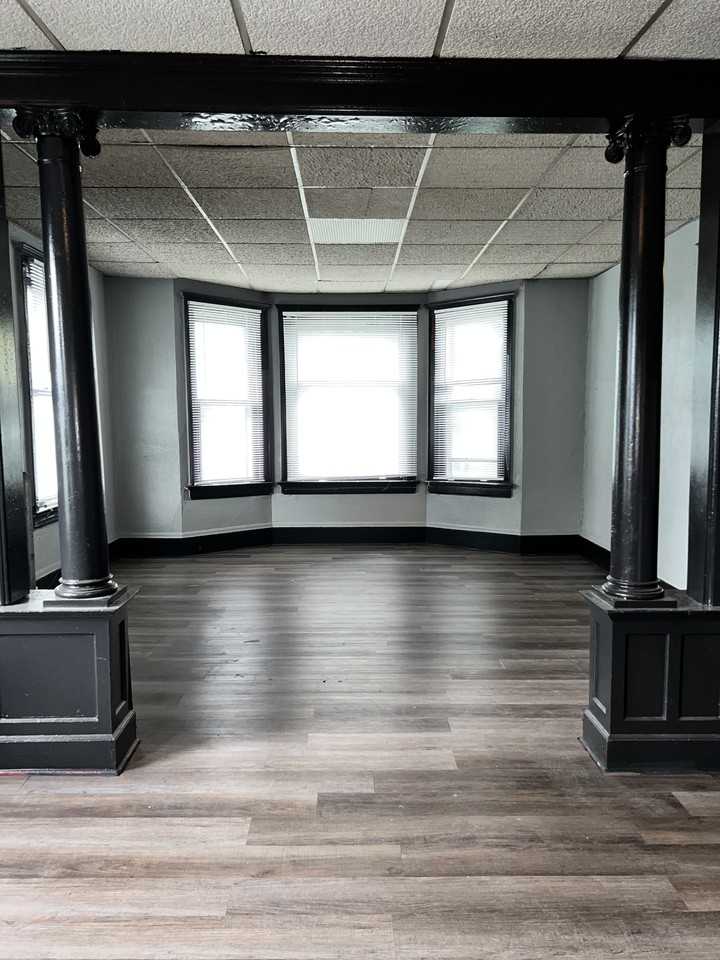 1639 N 33rd St - Photo 4 of 14