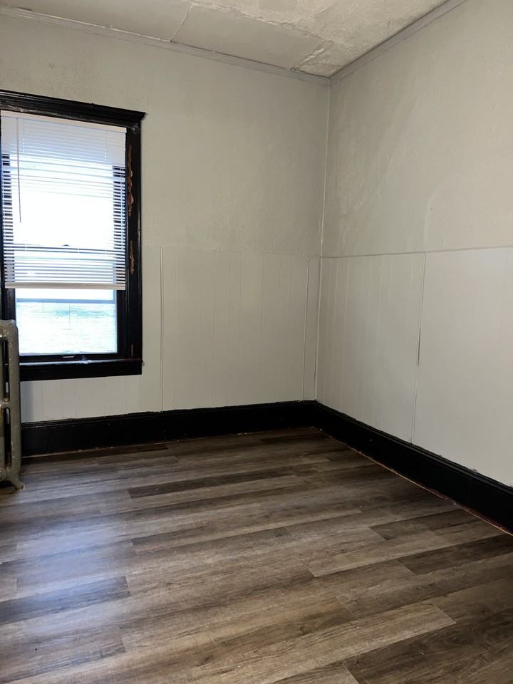 1639 N 33rd St - Photo 5 of 14