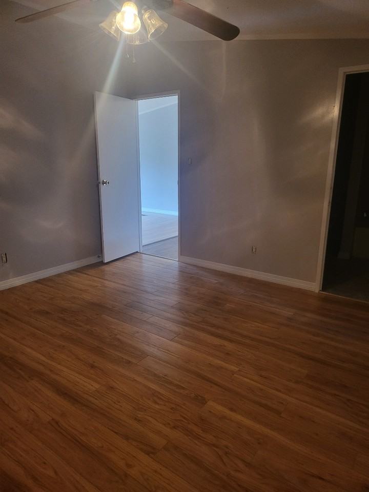 16137 Pecan View Dr - Photo 4 of 20