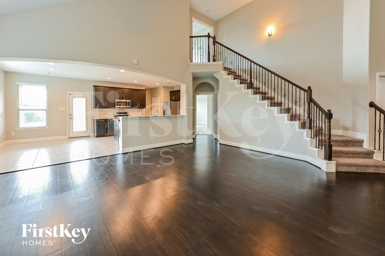 31086 Timber Bend Ln - Photo 2 of 15