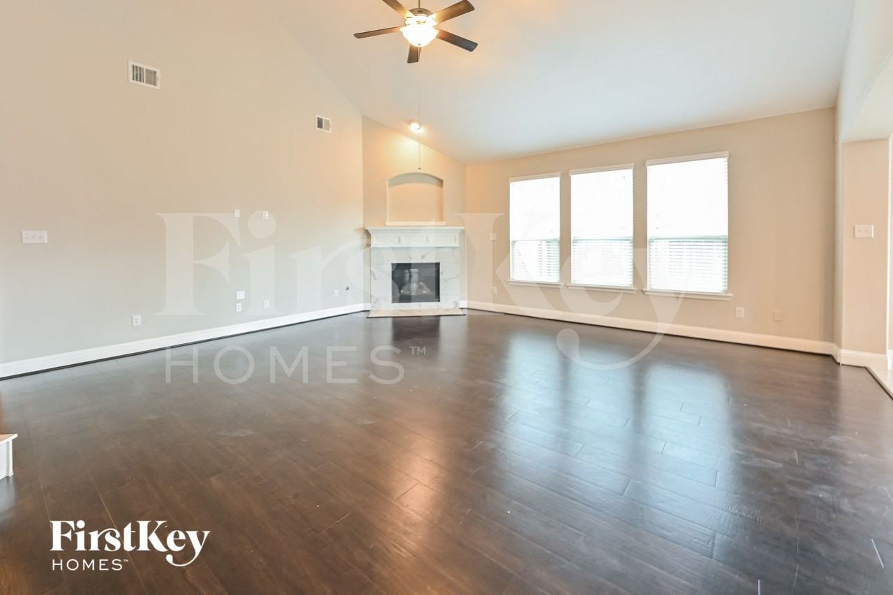 31086 Timber Bend Ln - Photo 4 of 15