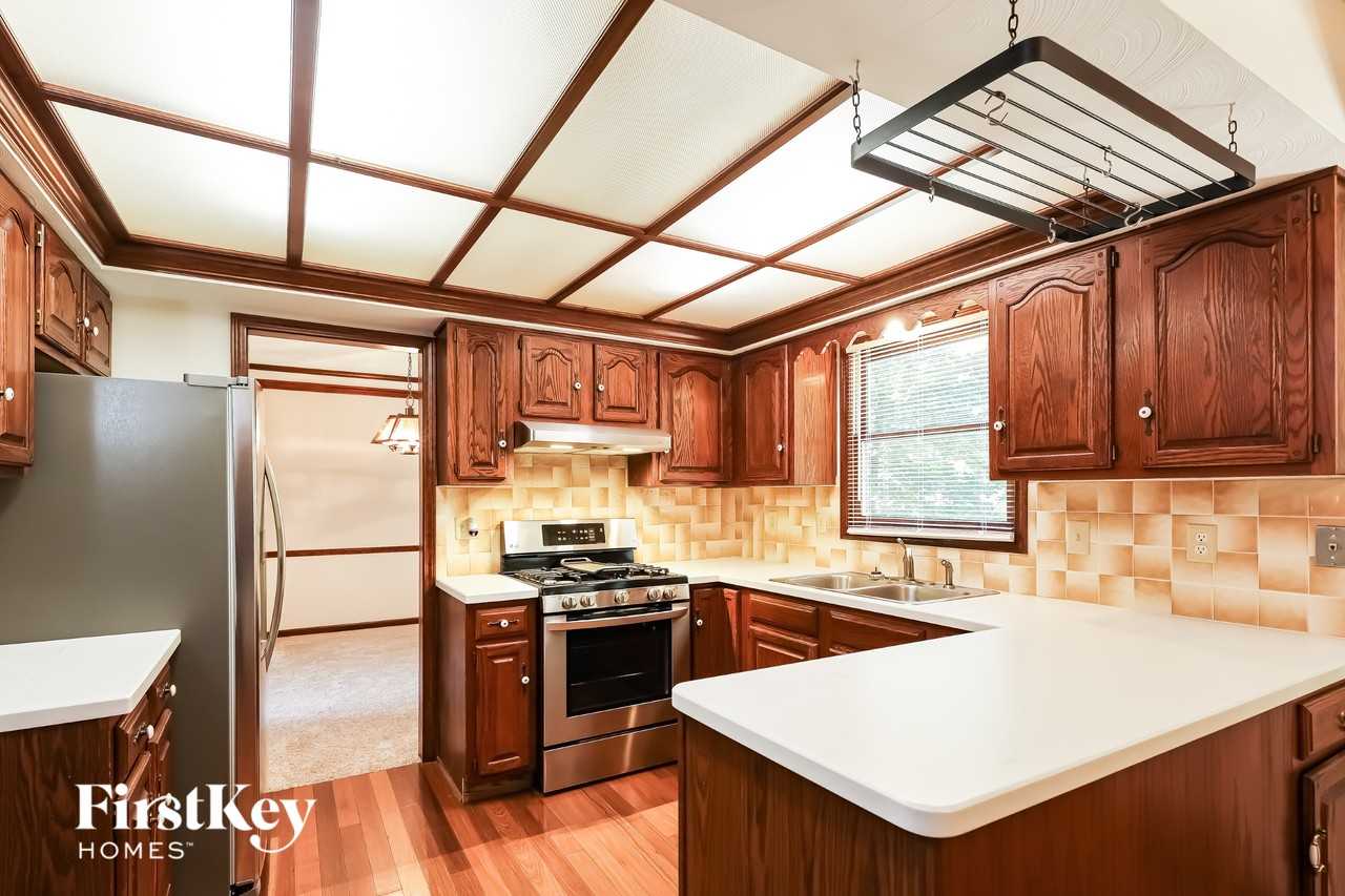 581 Brightstone Dr - Photo 7 of 15