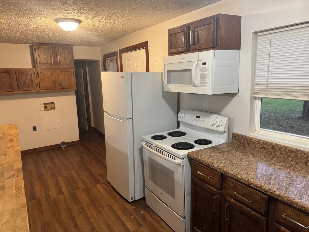 608 Brevard St - Photo 4 of 17