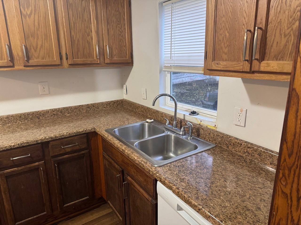 608 Brevard St - Photo 5 of 17