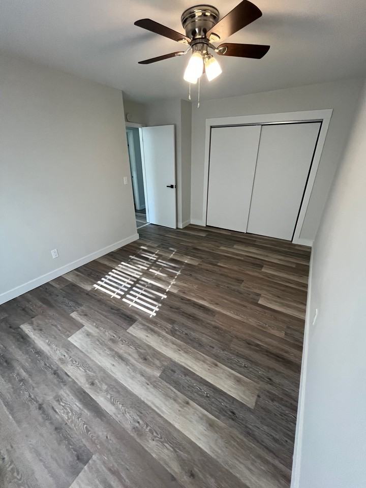 2726 Center St #B - Photo 2 of 11