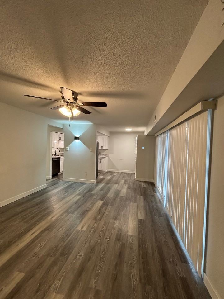 2726 Center St #B - Photo 5 of 11