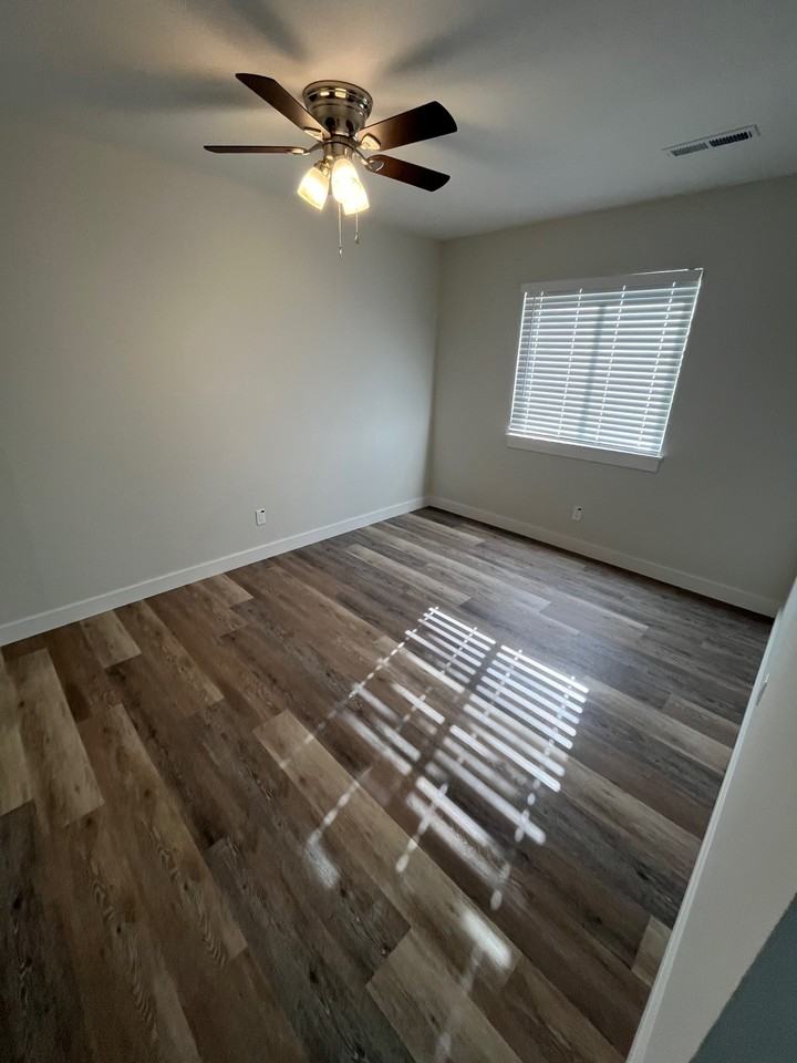 2726 Center St #B - Photo 7 of 11