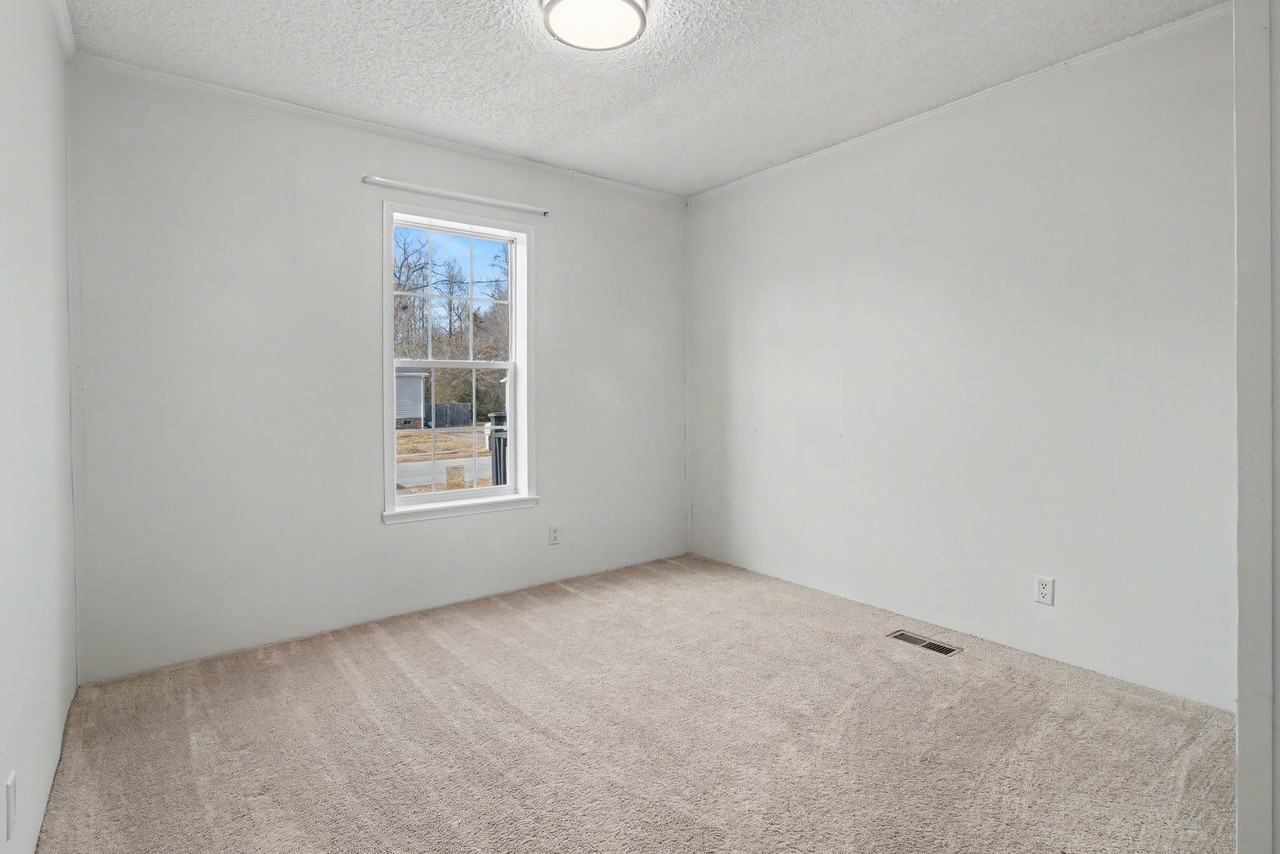 212 Shipmans Pike - Photo 6 of 26