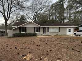 featured image of 1905 Charlton Dr