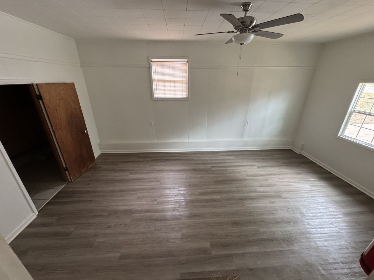 1905 Charlton Dr - Photo 3 of 12