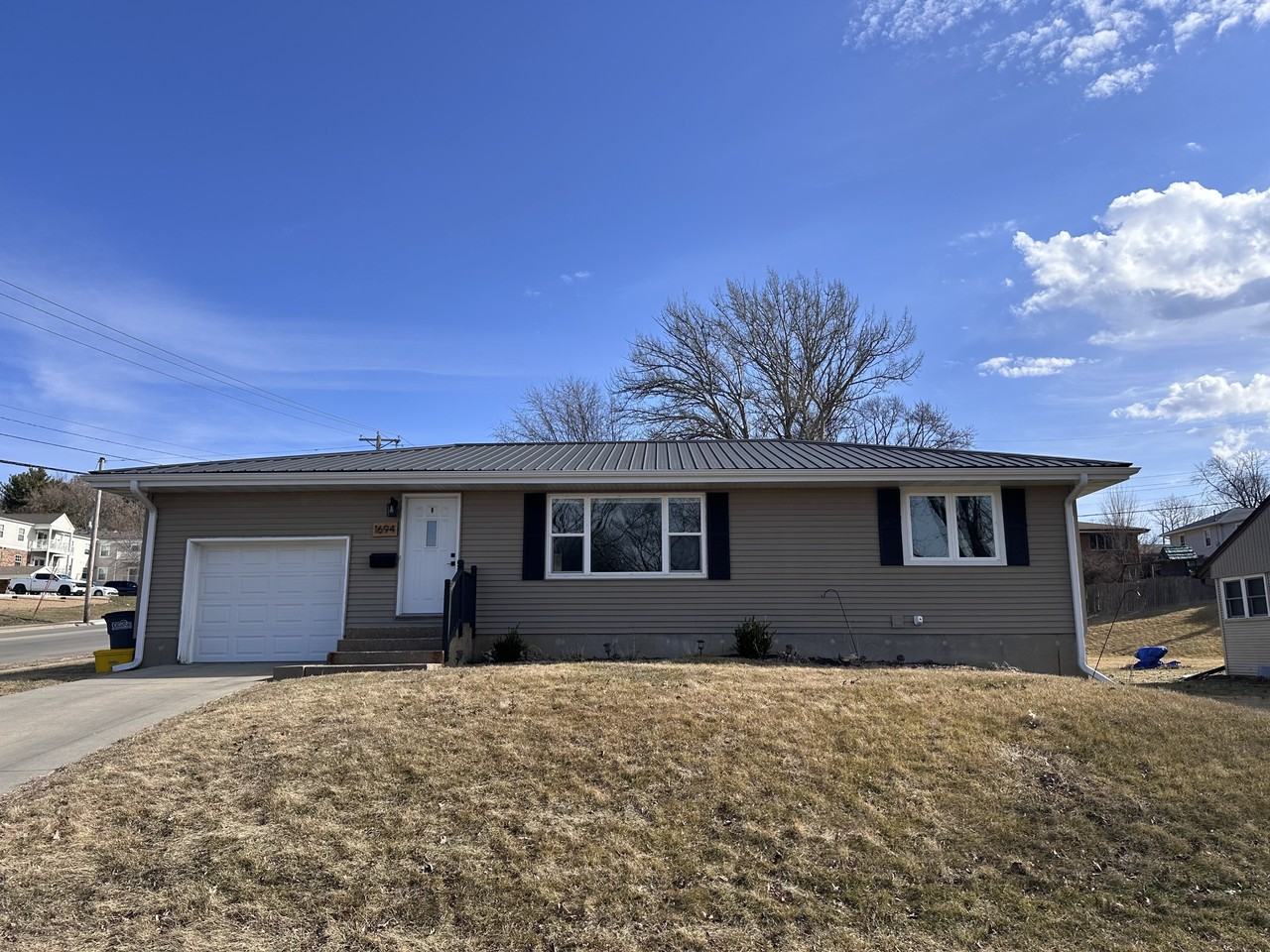 1694 Earl Dr - Photo 2 of 26