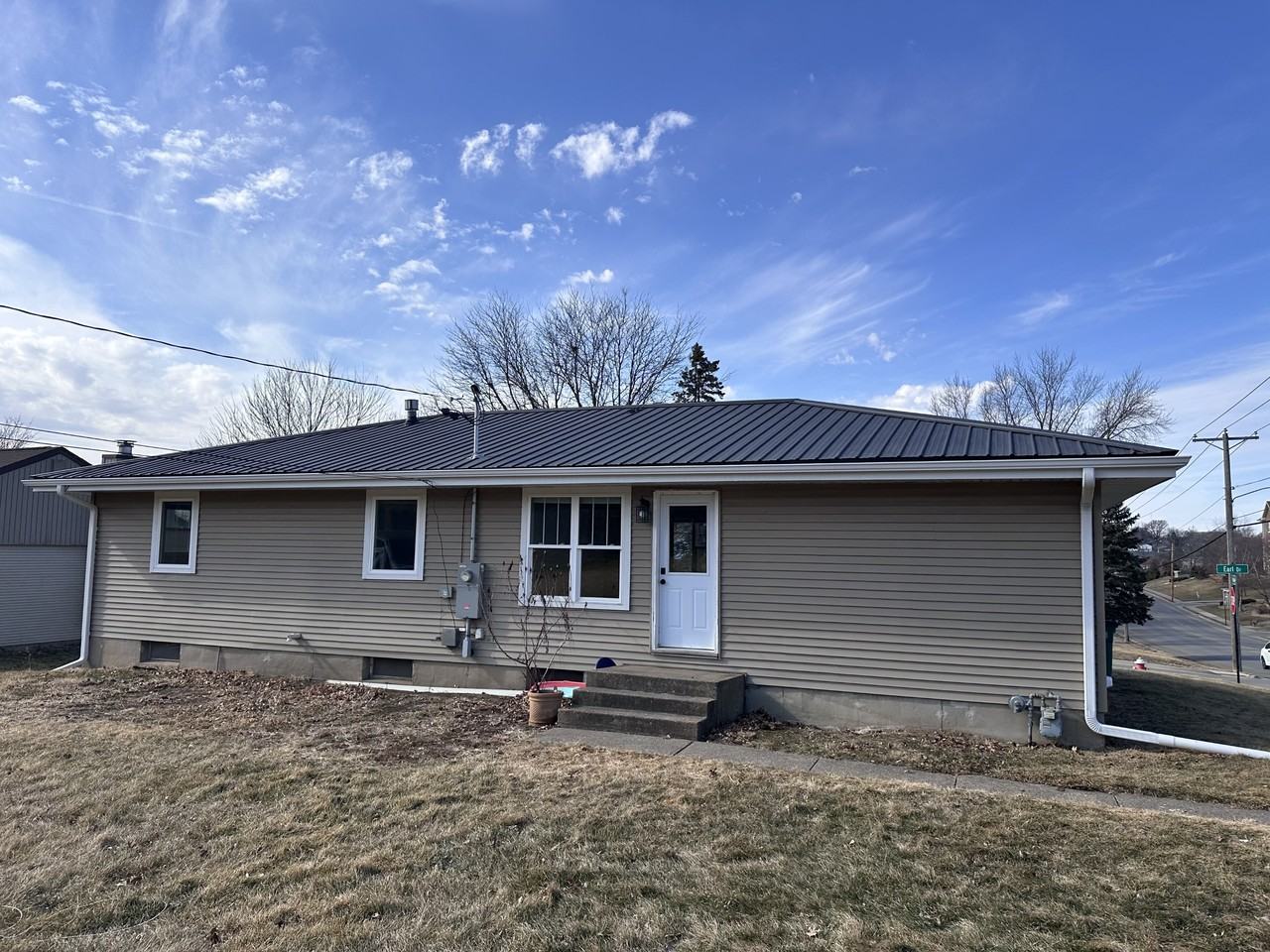 1694 Earl Dr - Photo 4 of 26