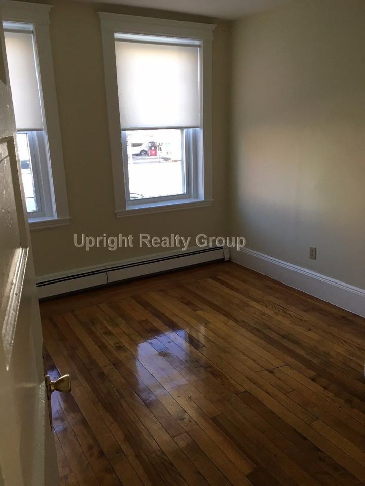 81 Empire St #3 - Photo 3 of 9