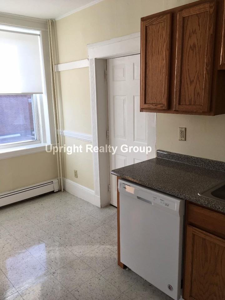 81 Empire St #3 - Photo 5 of 9