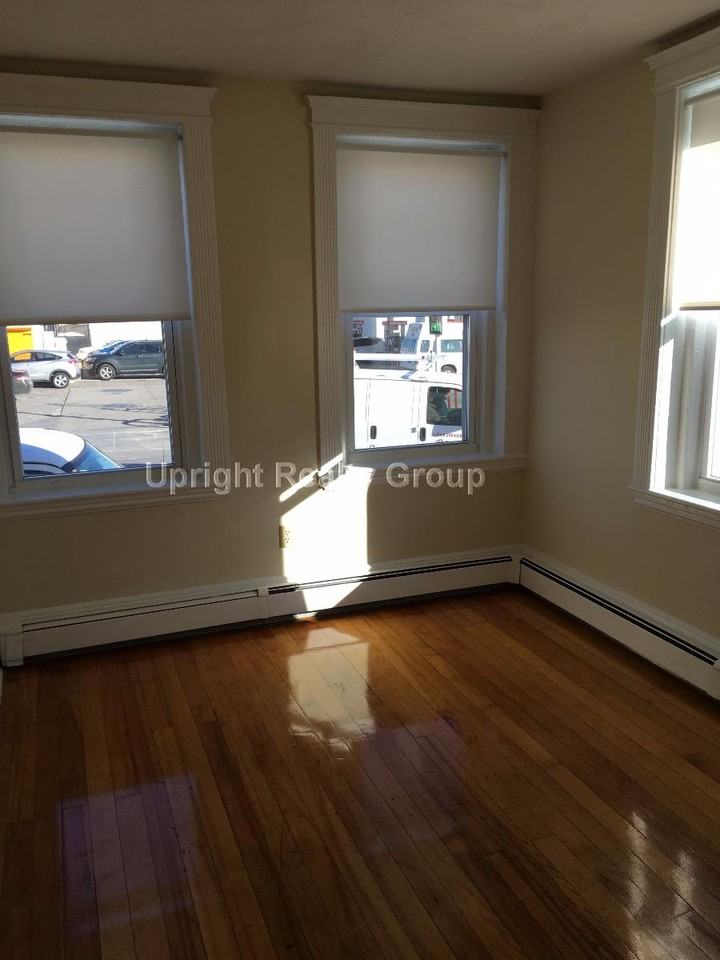 81 Empire St #3 - Photo 6 of 9