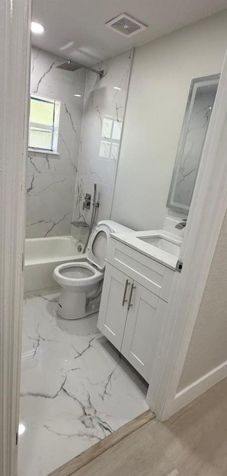 1215 Nw 2nd St #0 - Photo 2 of 9