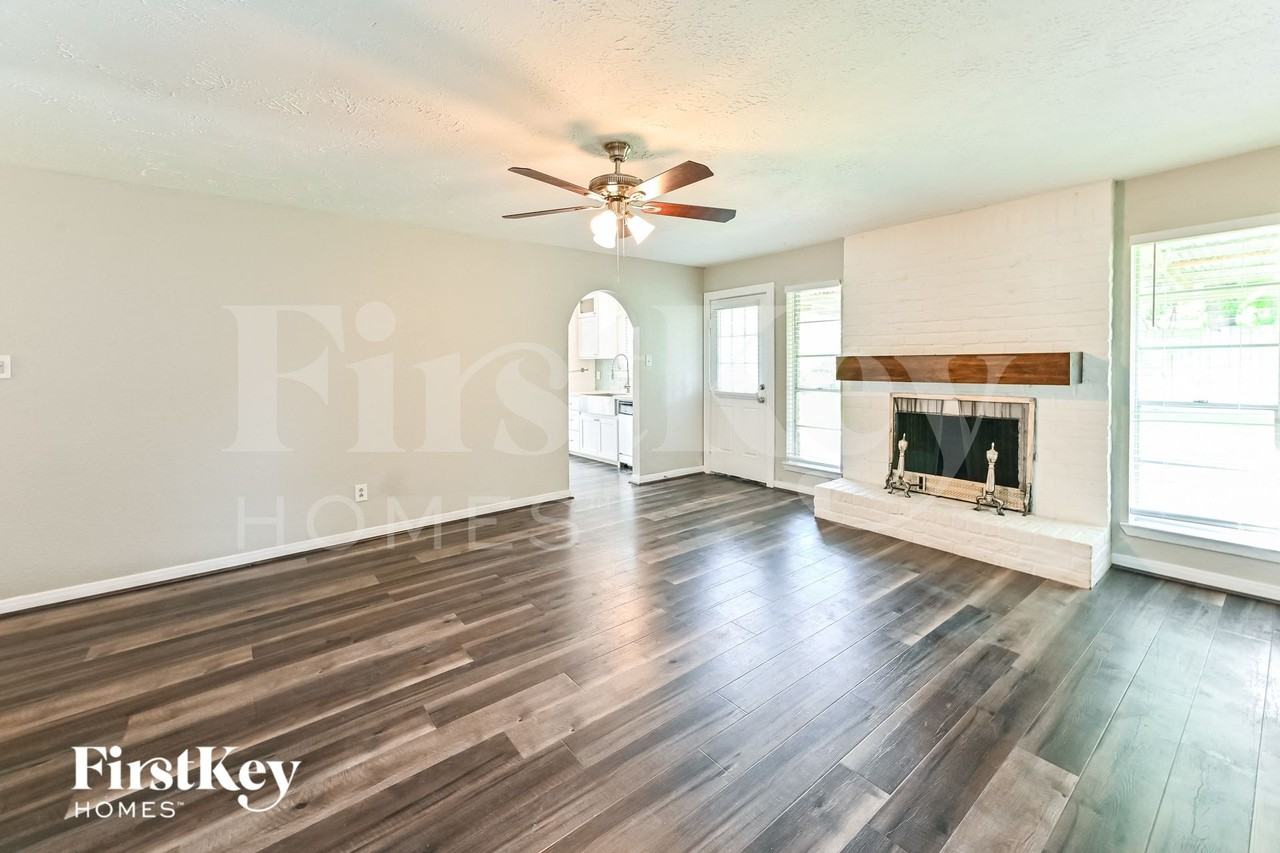 9702 Desert Flower Ln - Photo 2 of 15