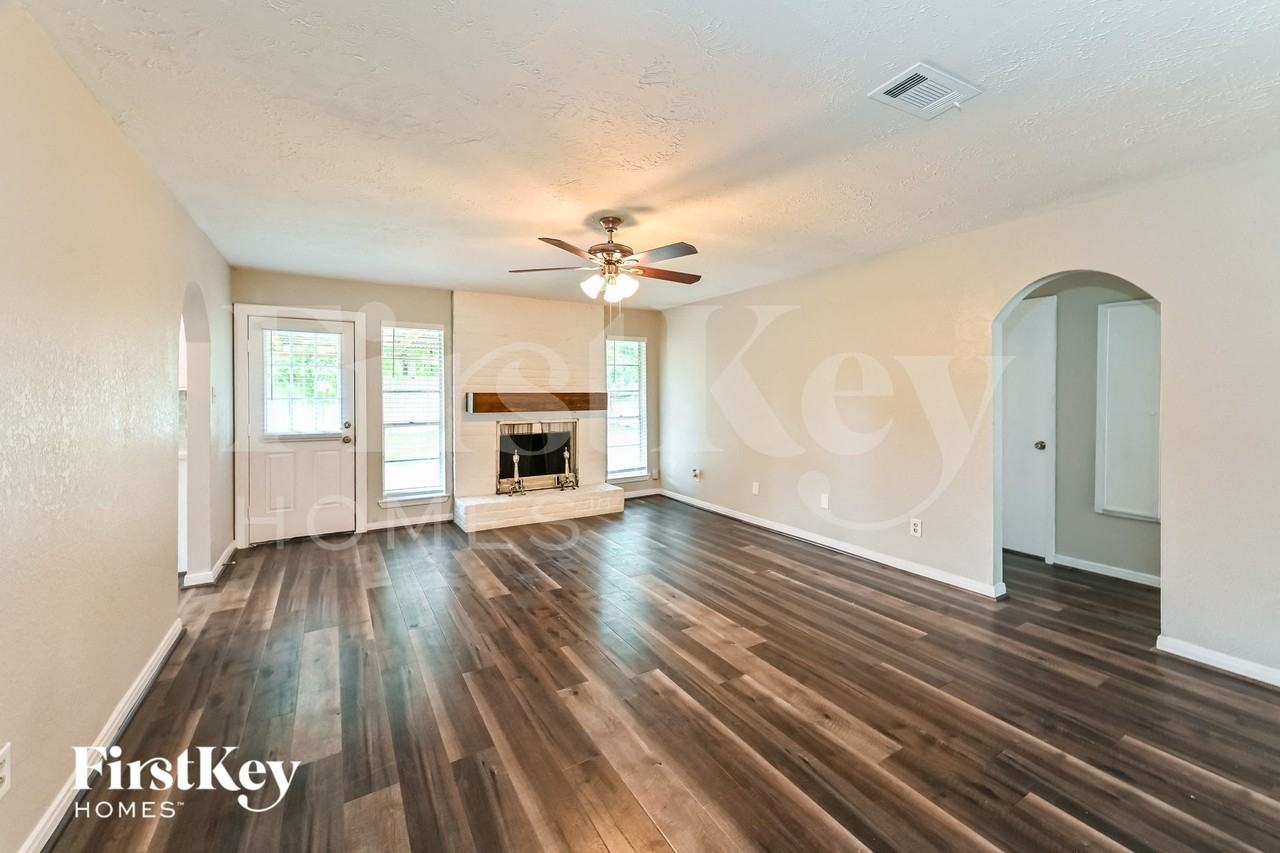 9702 Desert Flower Ln - Photo 3 of 15