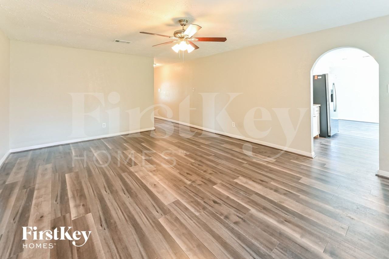 9702 Desert Flower Ln - Photo 4 of 15