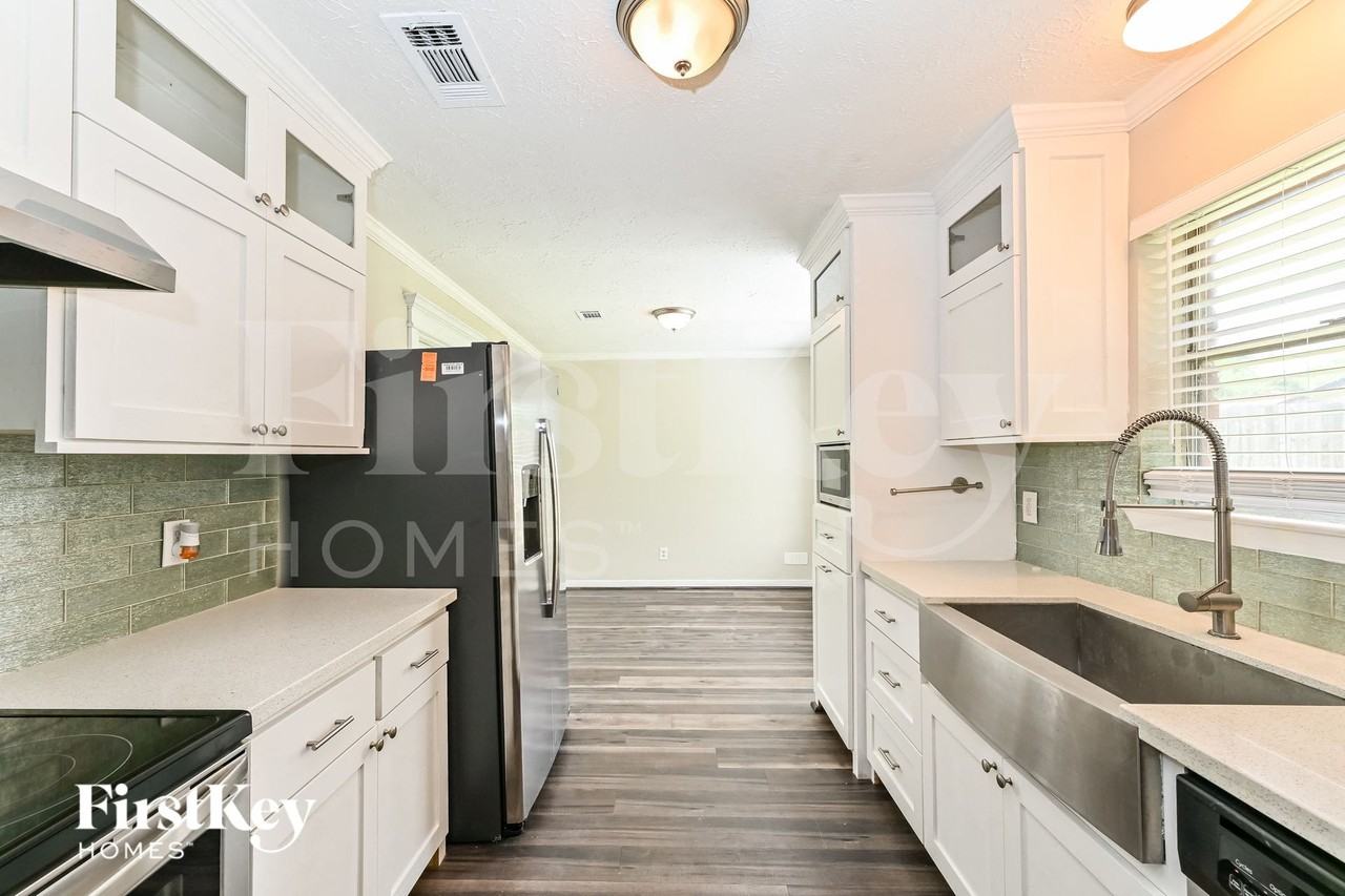 9702 Desert Flower Ln - Photo 5 of 15