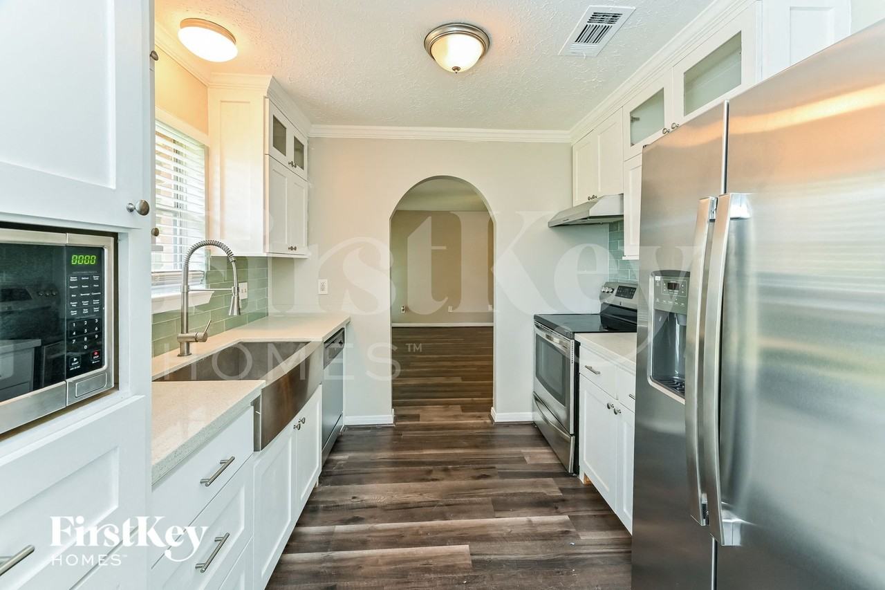 9702 Desert Flower Ln - Photo 6 of 15